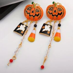 NWT! Super Cute Halloween Jack O’ Lantern with Danglers in Gold Tone!